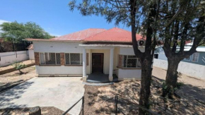 Single Room, One Adult, No TV, No Aircon